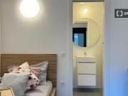 Se alquila habitación en coliving de 20 habitaciones en...