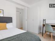 Se alquila habitación en Coliving en Puerta Del Ángel,...