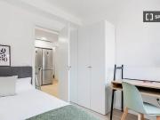 Se alquila habitación en Coliving en Puerta Del Ángel,...