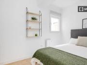 Se alquila habitación en Coliving en Puerta Del Ángel,...