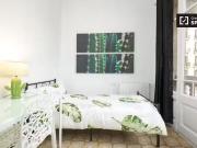 Se alquila habitación en el apartamento de 5 dormitorios...