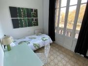 Se alquila habitación en el apartamento de 5 dormitorios...