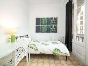 Se alquila habitación en el apartamento de 5 dormitorios...