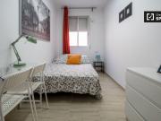 Se alquila habitación en el apartamento de 5 dormitorios...