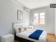 Se alquila habitación en el apartamento de 5 dormitorios...