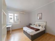 Se alquila habitación en el apartamento de 5 dormitorios...