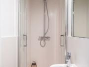 Se alquila habitación en el apartamento de 6 dormitorios...