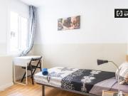 Se alquila habitación en el apartamento de 6 dormitorios...