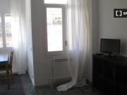 Se alquila habitación en el apartamento de 6 dormitorios...