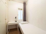 Se alquila habitación en el apartamento de 6 dormitorios... Se alquila habitación en el apartamento de 6 dormitorios...