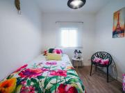 Se alquila habitación en el moderno apartamento de 3...