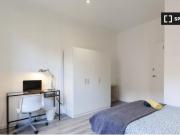 Se alquila habitación en el relajado apartamento de 7... Se alquila habitación en el relajado apartamento de 7...