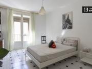 Se alquila habitación en elegante apartamento de 4...