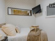 Se alquila habitación en Jerónimos, Madrid
