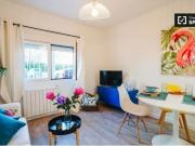 Se alquila habitación en moderno chalet adosado de 3...