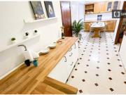 Se alquila habitación en piso 7 dormitorios en Tetuán,...