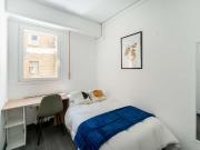 Se alquila habitación en piso 7 dormitorios en Tetuán,... Se alquila habitación en piso 7 dormitorios en Tetuán,...