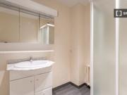 Se alquila habitación en piso 7 dormitorios en Tetuán,...