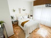 Se alquila habitación en piso 7 dormitorios en Tetuán,...