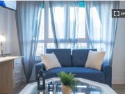 Se alquila habitación en piso compartido de 11...