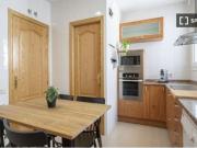 Se alquila habitación en piso compartido de 12...