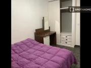 Se alquila habitación en piso compartido de 3...