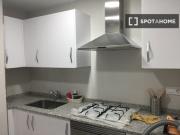 Se alquila habitación en piso compartido de 3...