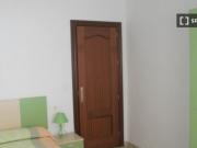Se alquila habitación en piso compartido de 3...