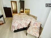 Se alquila habitación en piso compartido de 3...