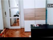 Se alquila habitación en piso compartido de 3...