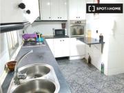 Se alquila habitación en piso compartido de 3...