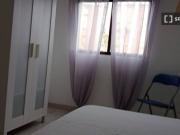 Se alquila habitación en piso compartido de 3...
