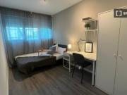 Se alquila habitación en piso compartido de 4...