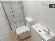 Se alquila habitación en piso compartido de 4...