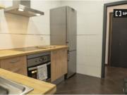 Se alquila habitación en piso compartido de 4...