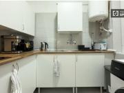 Se alquila habitación en piso compartido de 4...