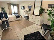 Se alquila habitación en piso compartido de 4...