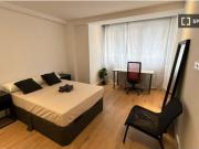 Se alquila habitación en piso compartido de 4...