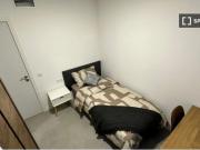 Se alquila habitación en piso compartido de 4...