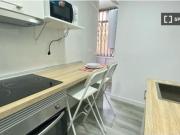 Se alquila habitación en piso compartido de 4...
