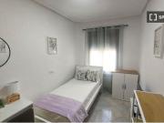 Se alquila habitación en piso compartido de 4...