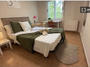 Se alquila habitación en piso compartido de 4...