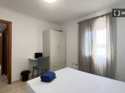 Se alquila habitación en piso compartido de 4...