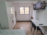 Se alquila habitación en piso compartido de 4...