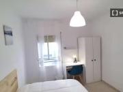 Se alquila habitación en piso compartido de 5...