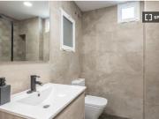 Se alquila habitación en piso compartido de 5...