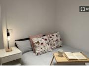 Se alquila habitación en piso compartido de 5...