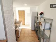 Se alquila habitación en piso compartido de 5...