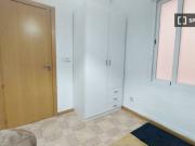 Se alquila habitación en piso compartido de 5...