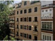 Se alquila habitación en piso compartido de 5...